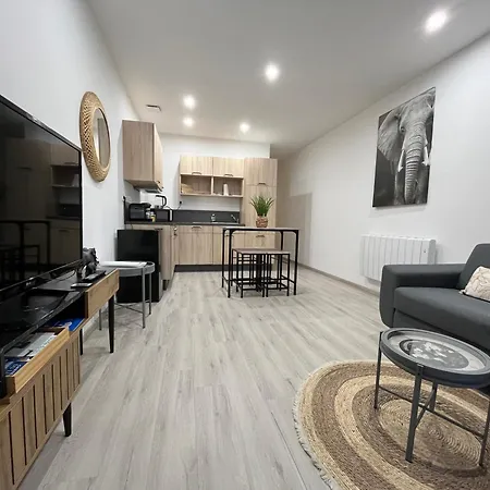 Le Mendes Apartment Evron